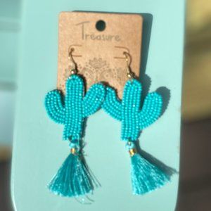 NEW-Turqoise bead dangle cactus earrings w/tassles